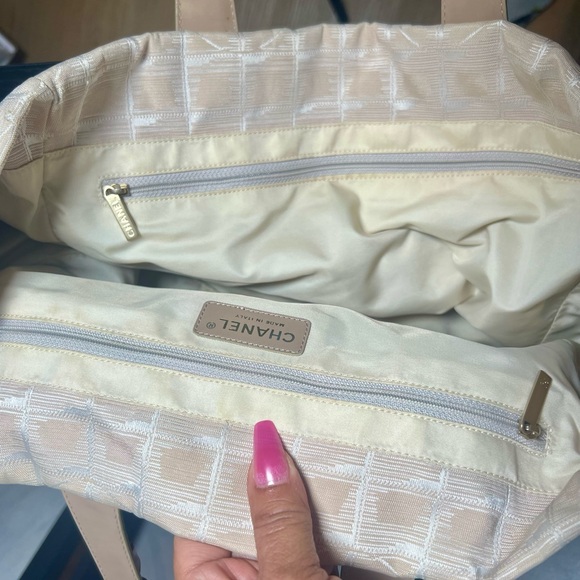 Chanel Travel Line Tote Bag in beige GUC with COA - Picture 12 of 16
